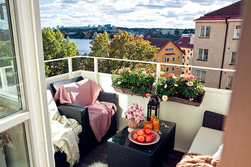 Small-balcony-with-decor-pieces-in-a-shade-of-soft-pink-