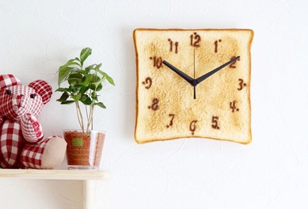 Kawaii-Japanese-toast-unusual-kitchen-clocks-600x408